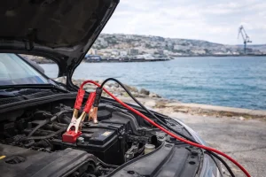 Ambarlı bölgesinde 7 24 mobil akücü hizmeti ile araç aküsüne takviye yapılıyor