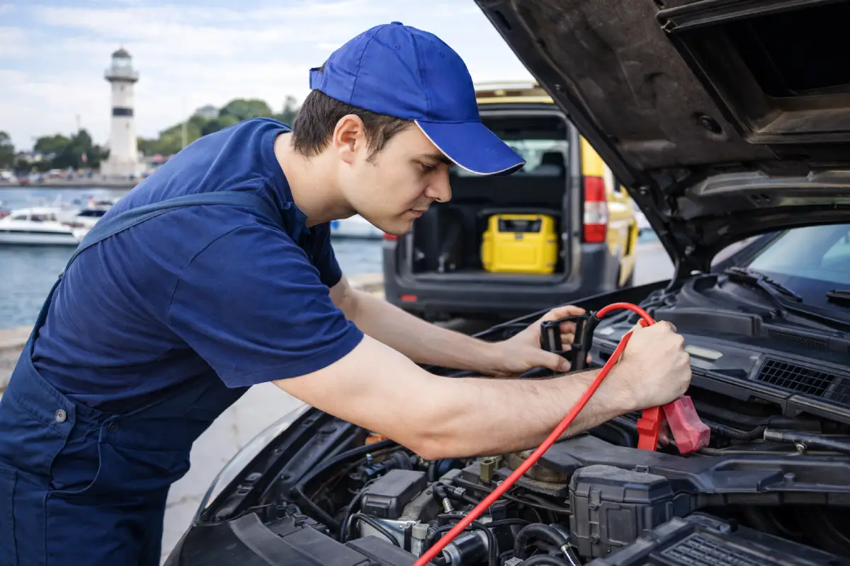 Fenerbahçe akü doldurma hizmeti Kadıköy bölgesinde yolda kalan araçlara mobil akü desteği